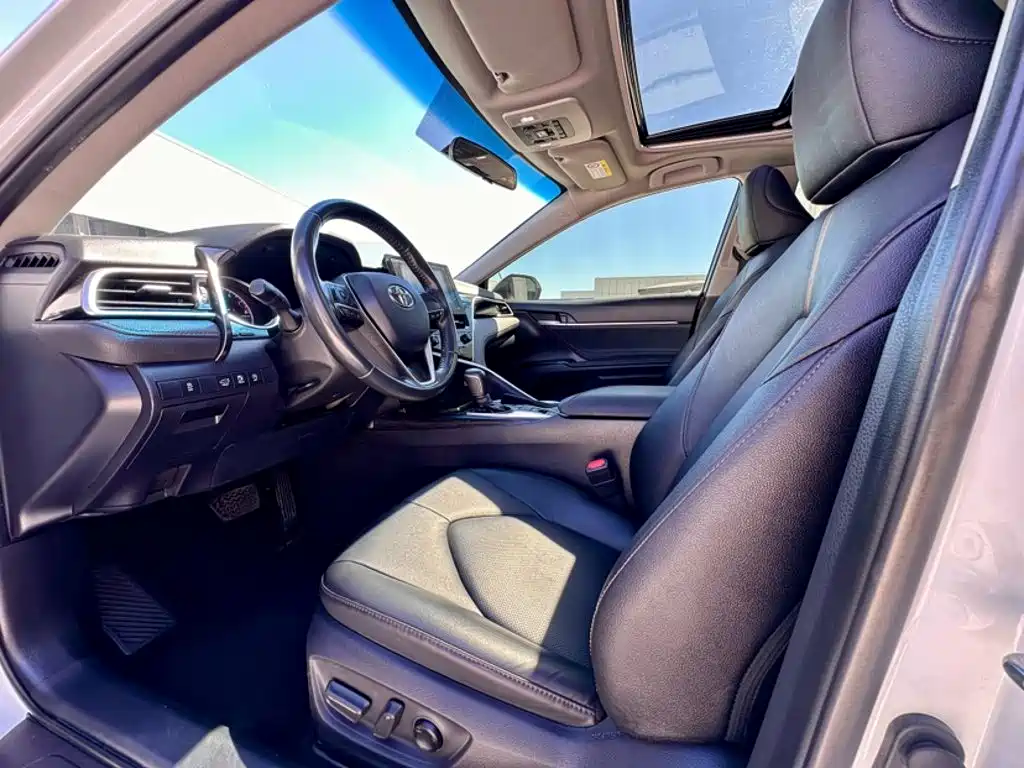Toyota Camry 2023 — фото 13