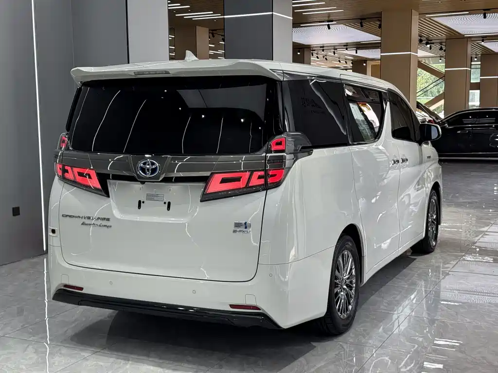 Toyota Vellfire 2022 — фото 6