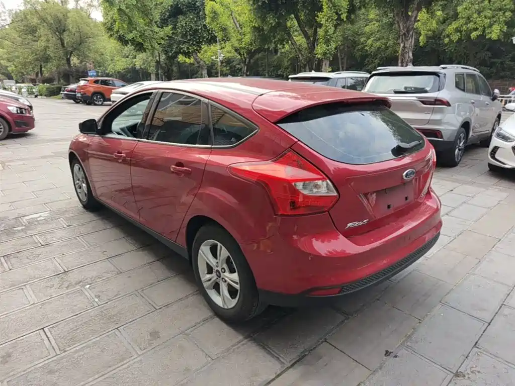 Ford Focus 2015 — фото 23