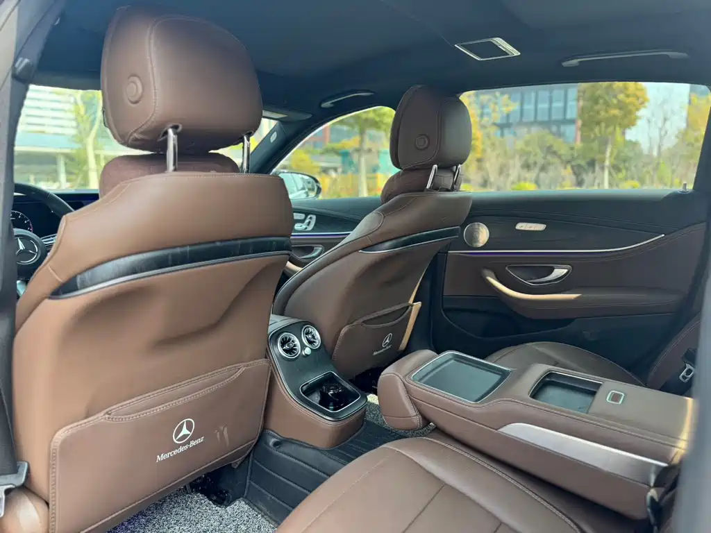Mercedes-Benz E-Class 2023 — фото 13
