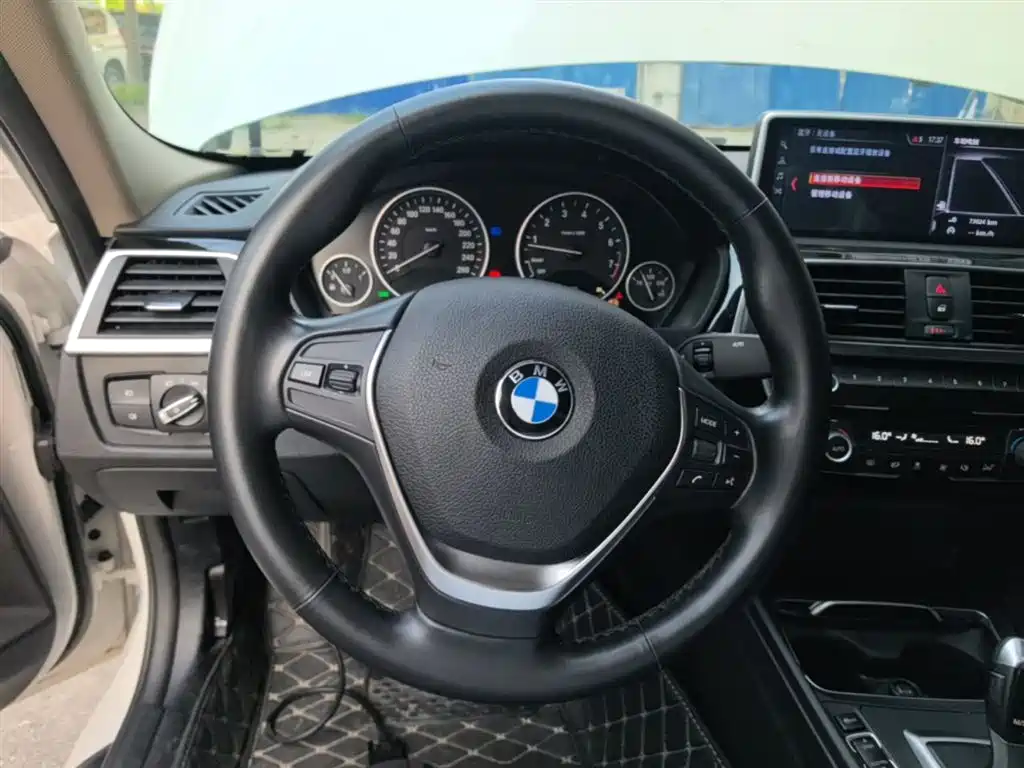 BMW 3 Series 2018 — фото 11