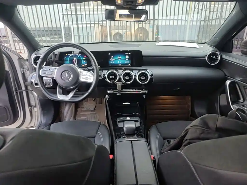 Mercedes-Benz A-Class 2019 — фото 10