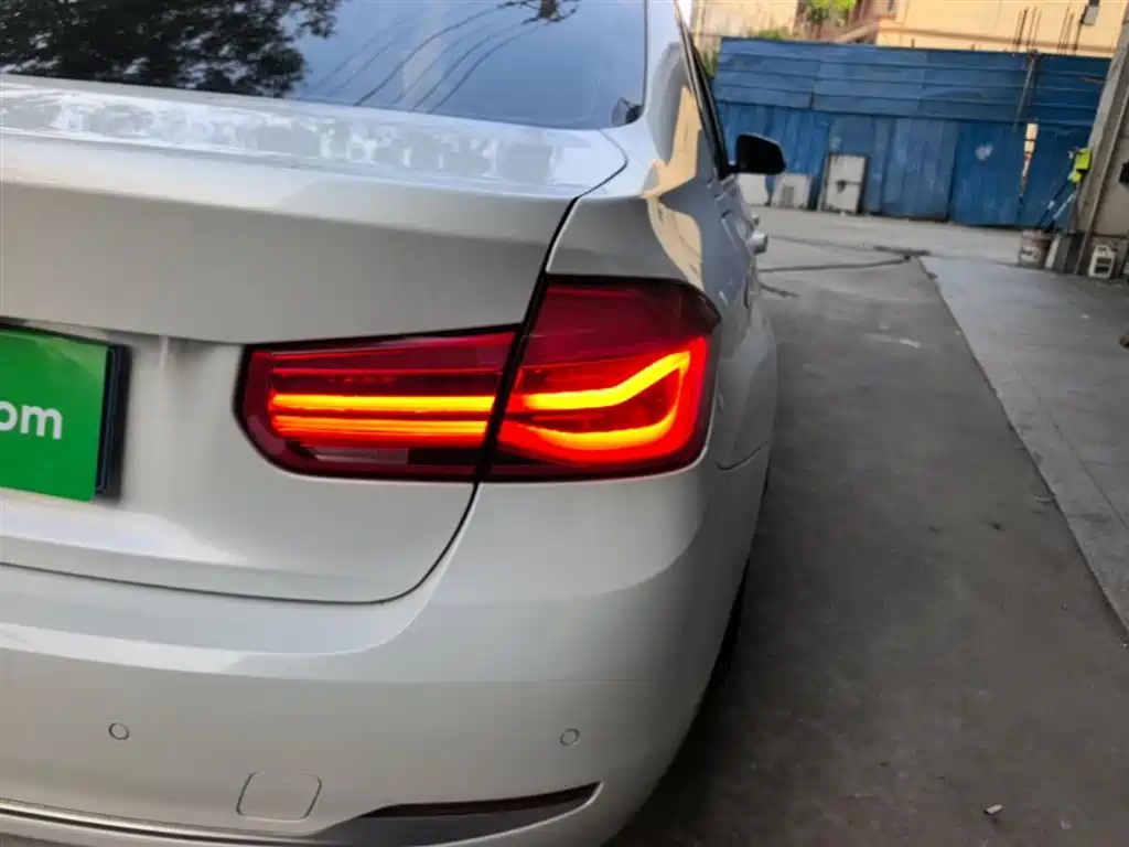 BMW 3 Series 2018 — фото 8