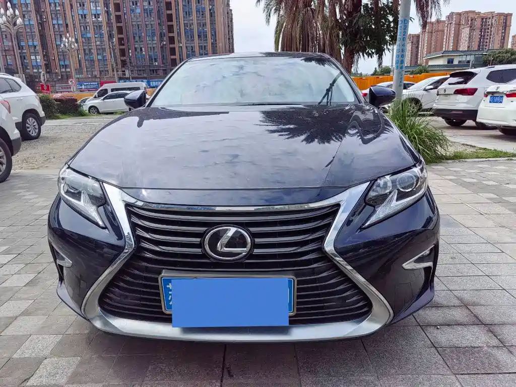 Lexus ES 2018 — фото 2