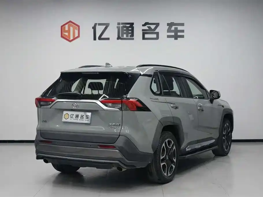 Toyota RAV4 2019 — фото 22