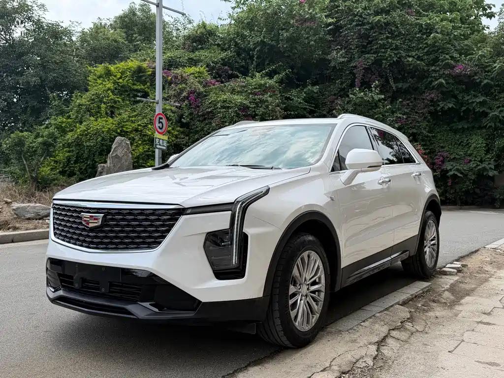 Cadillac XT4 2024 — фото 1