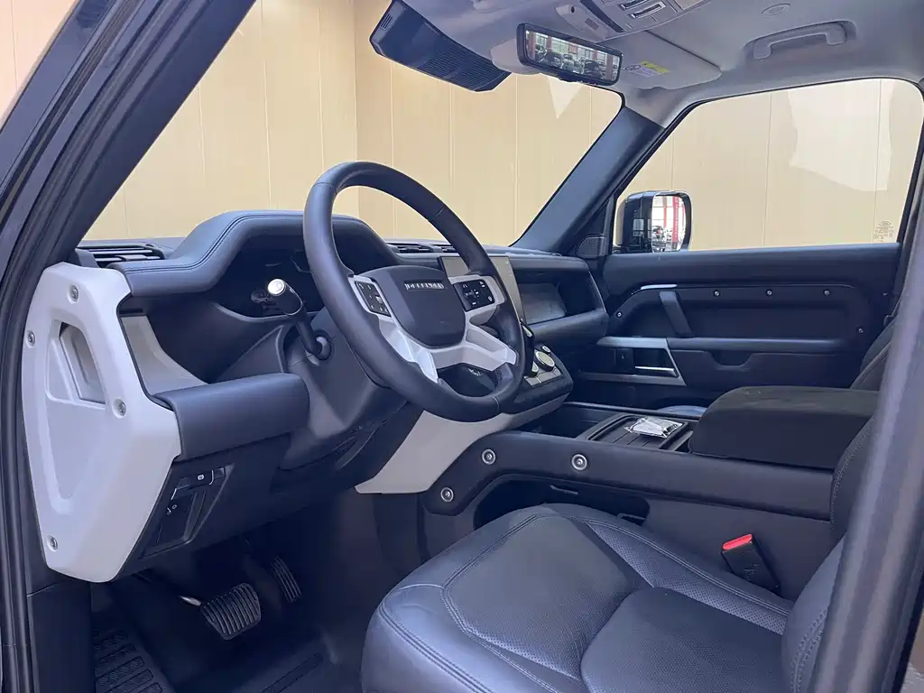 Land Rover Defender 2024 — фото 10