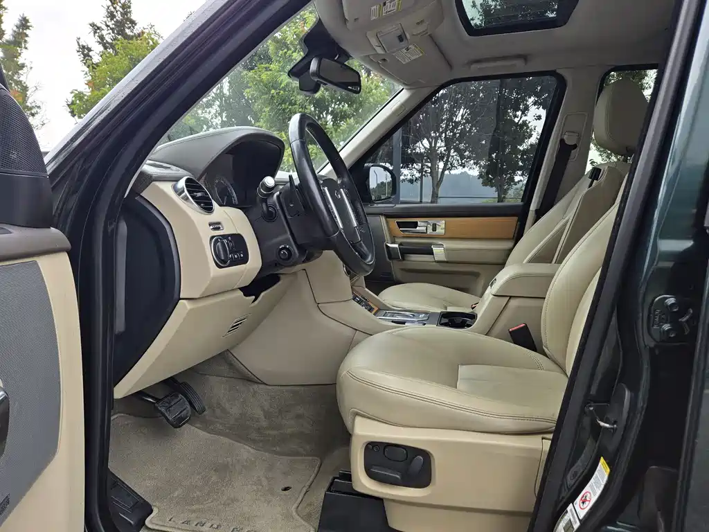 Land Rover Discovery 2015 — фото 10