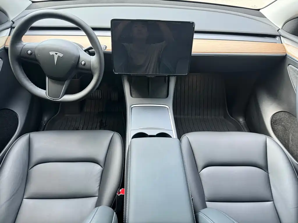 Tesla Model Y 2022 — фото 13