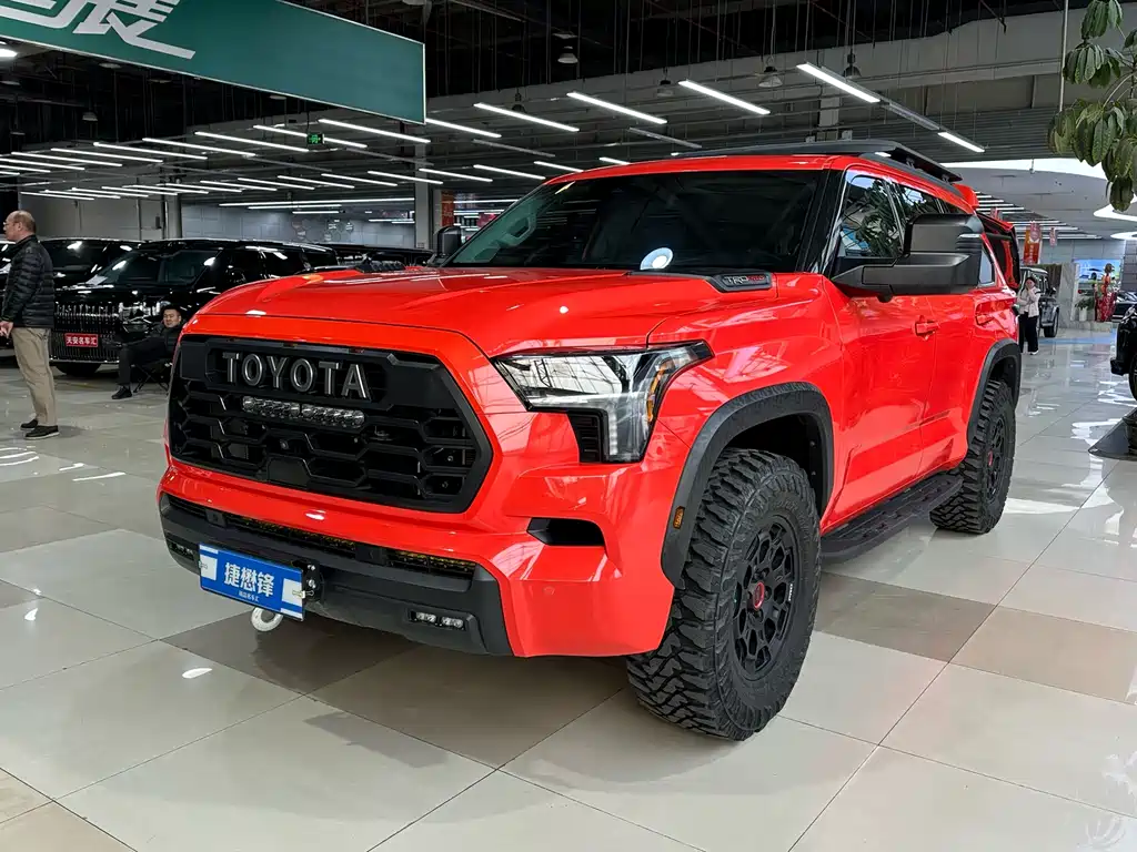 Toyota Sequoia 2023 — фото 1