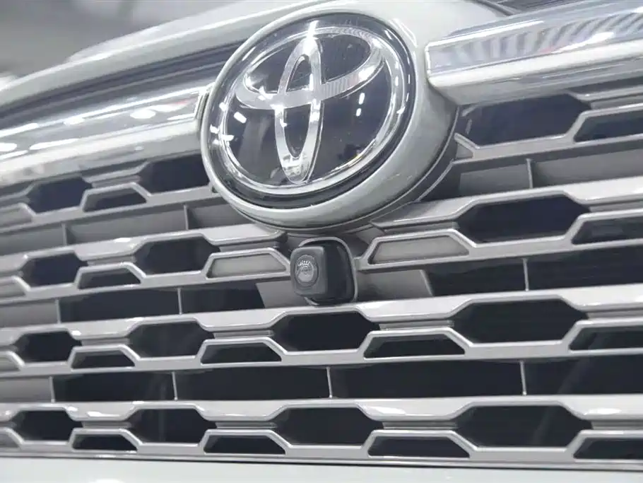 Toyota RAV4 2019 — фото 5