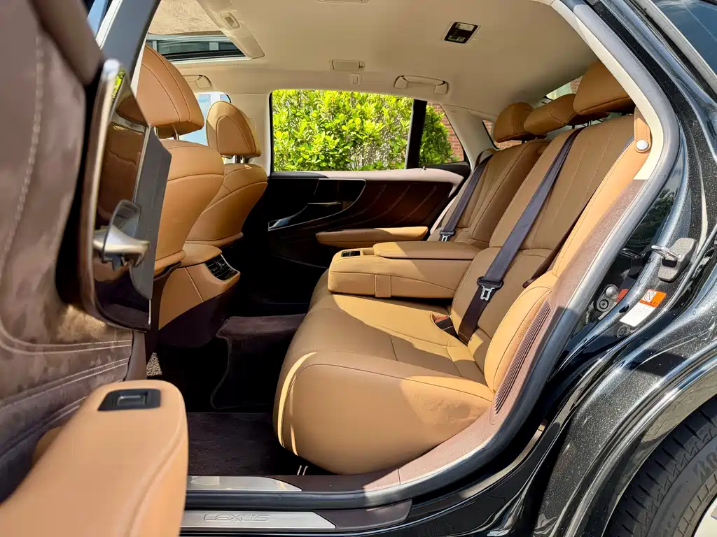 Lexus LS 2020 — фото 10