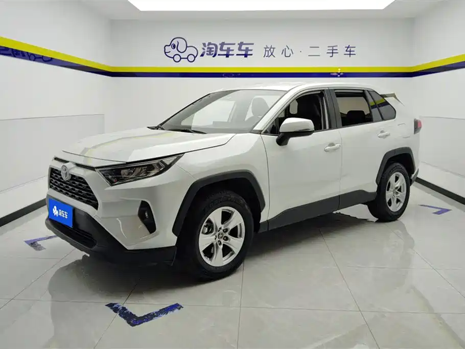 Toyota RAV4 2025 — фото 1