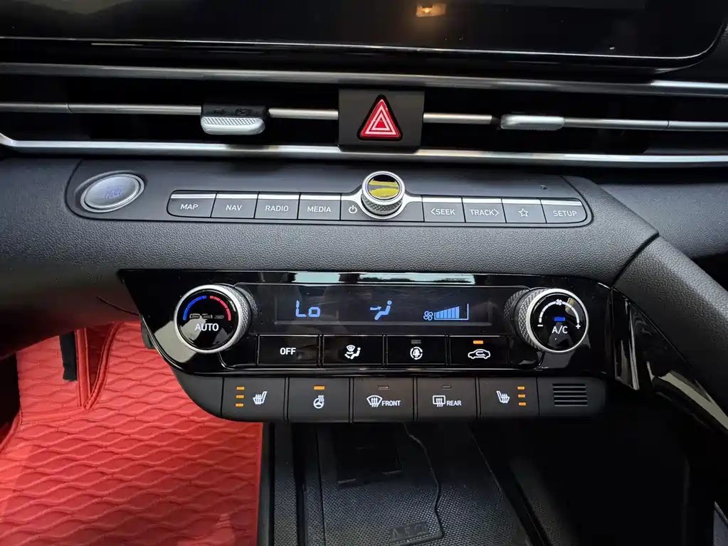 Hyundai Elantra 2023 — фото 19