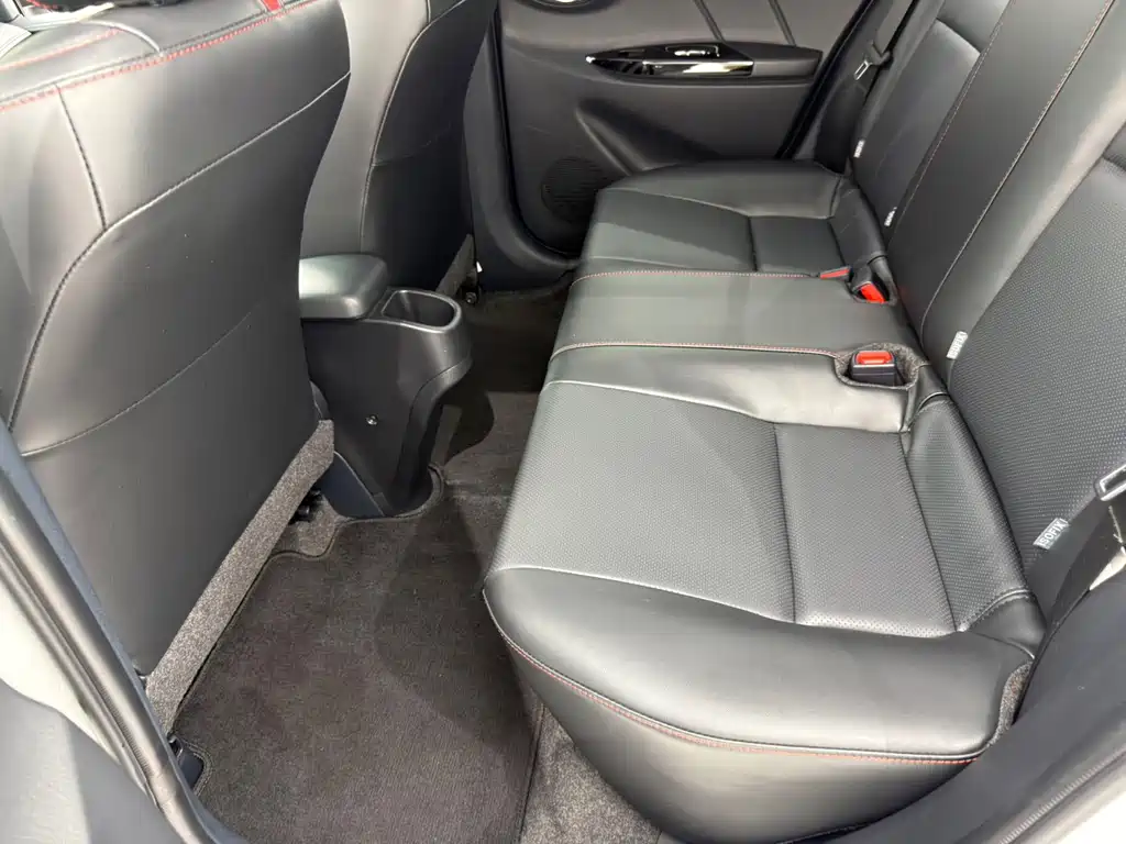 Toyota Yaris L 2022 — фото 13