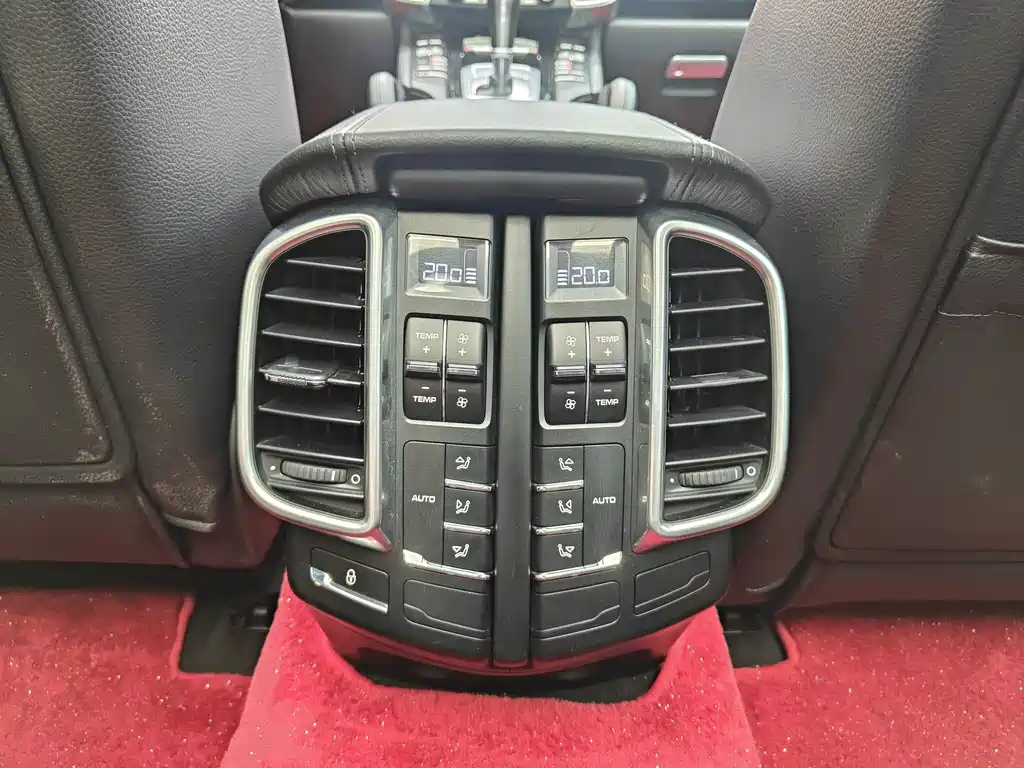 Porsche Cayenne 2017 — фото 12