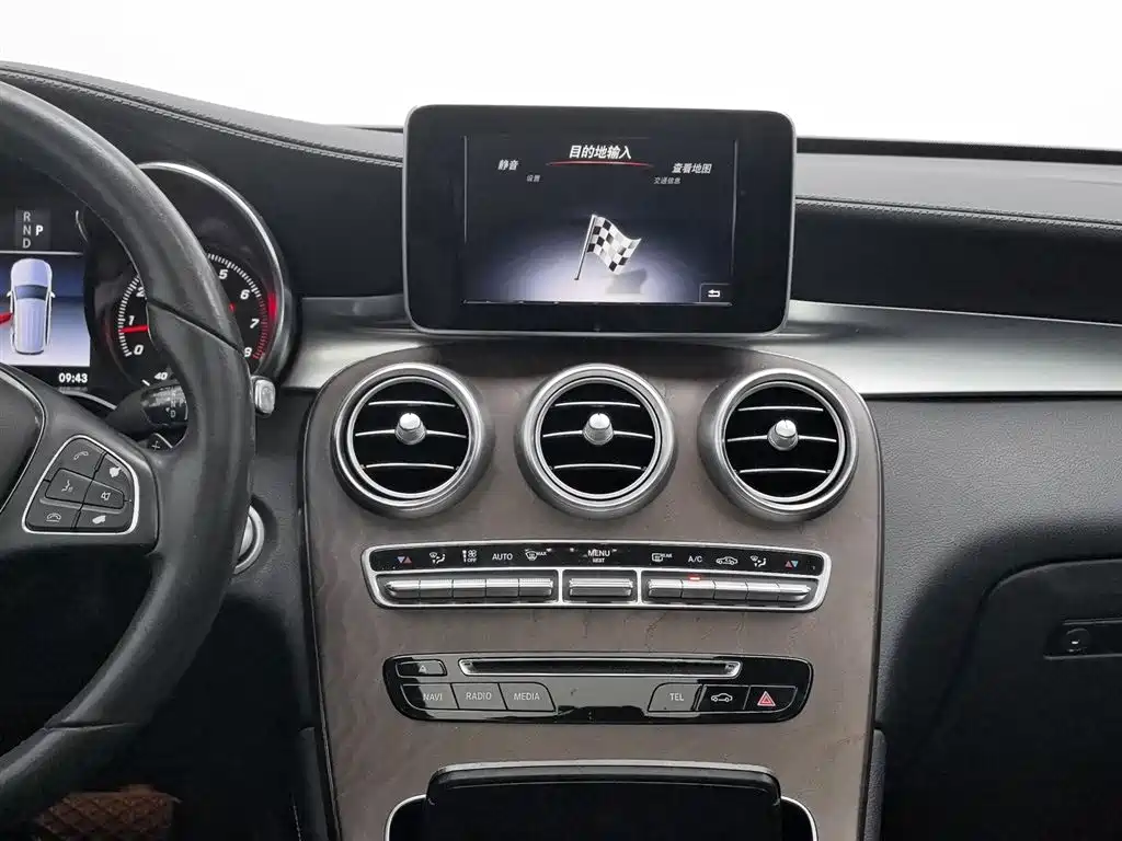 Mercedes-Benz GLC 2018 — фото 12