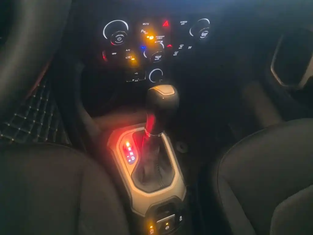 Jeep Renegade 2019 — фото 14