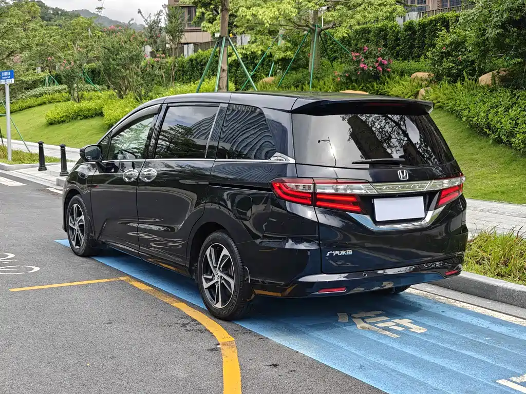 Honda Odyssey 2016 — фото 16