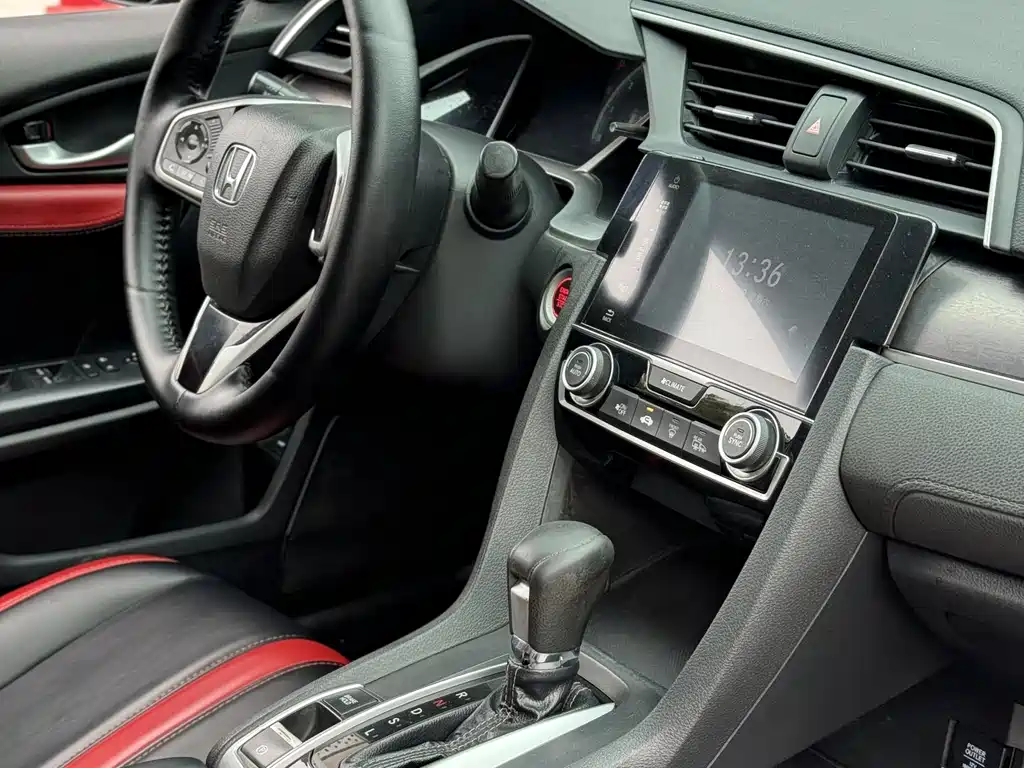 Honda Civic 2017 — фото 11