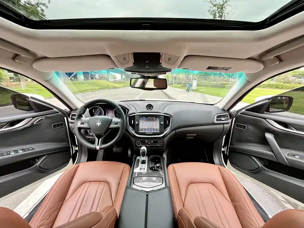 Maserati Ghibli 2016 — фото 14