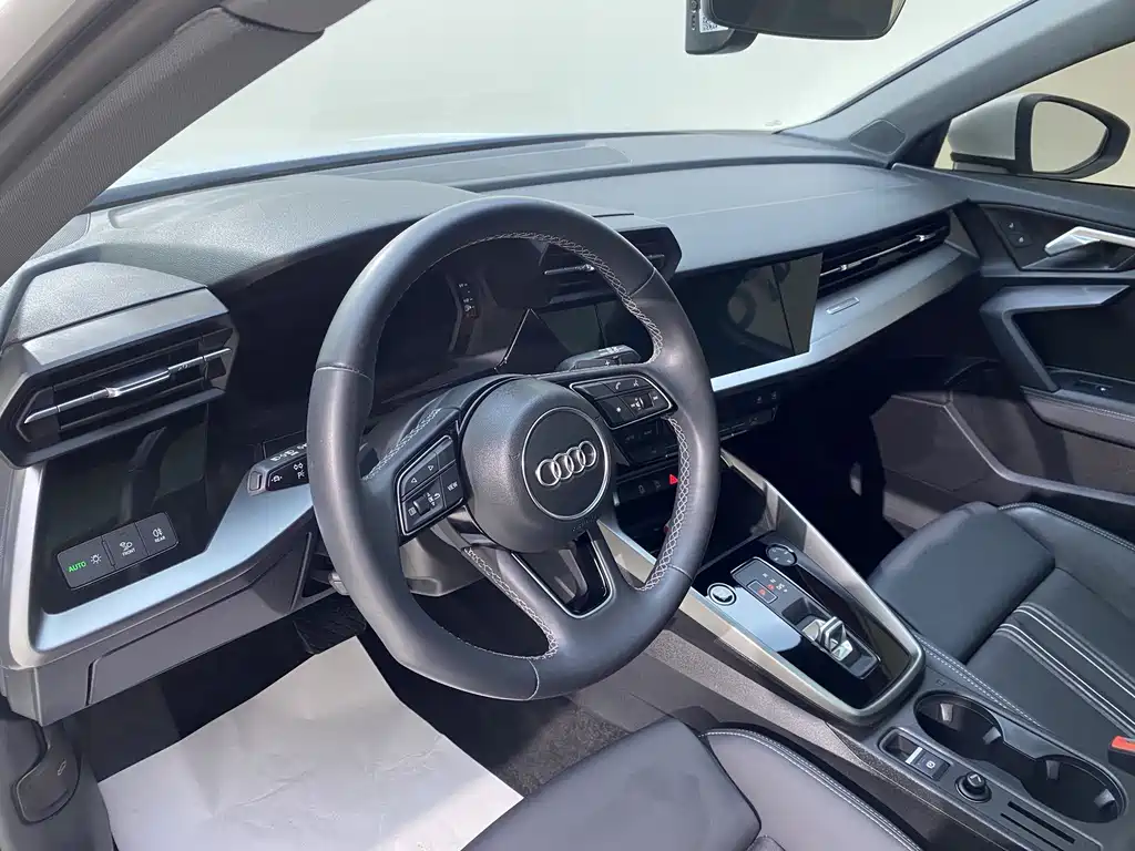 Audi A3 2023 — фото 12