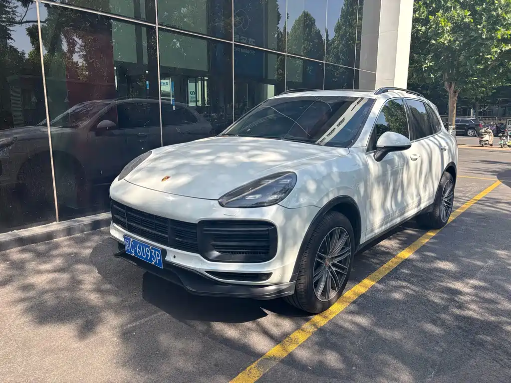 Porsche Cayenne 2016 — фото 1