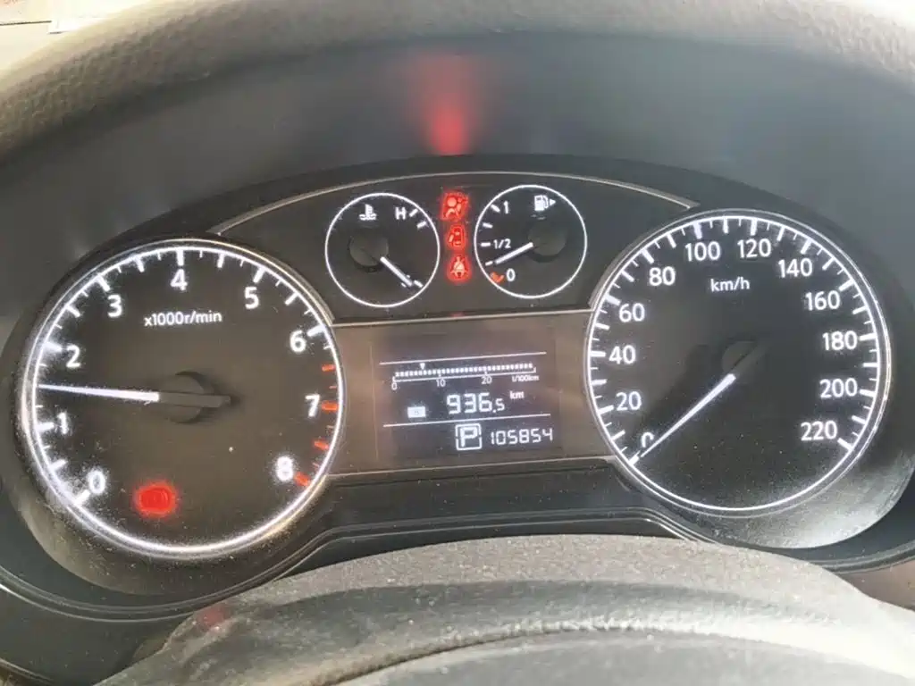 Nissan Tiida 2015 — фото 12