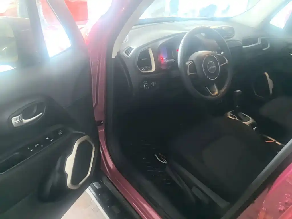 Jeep Renegade 2019 — фото 16