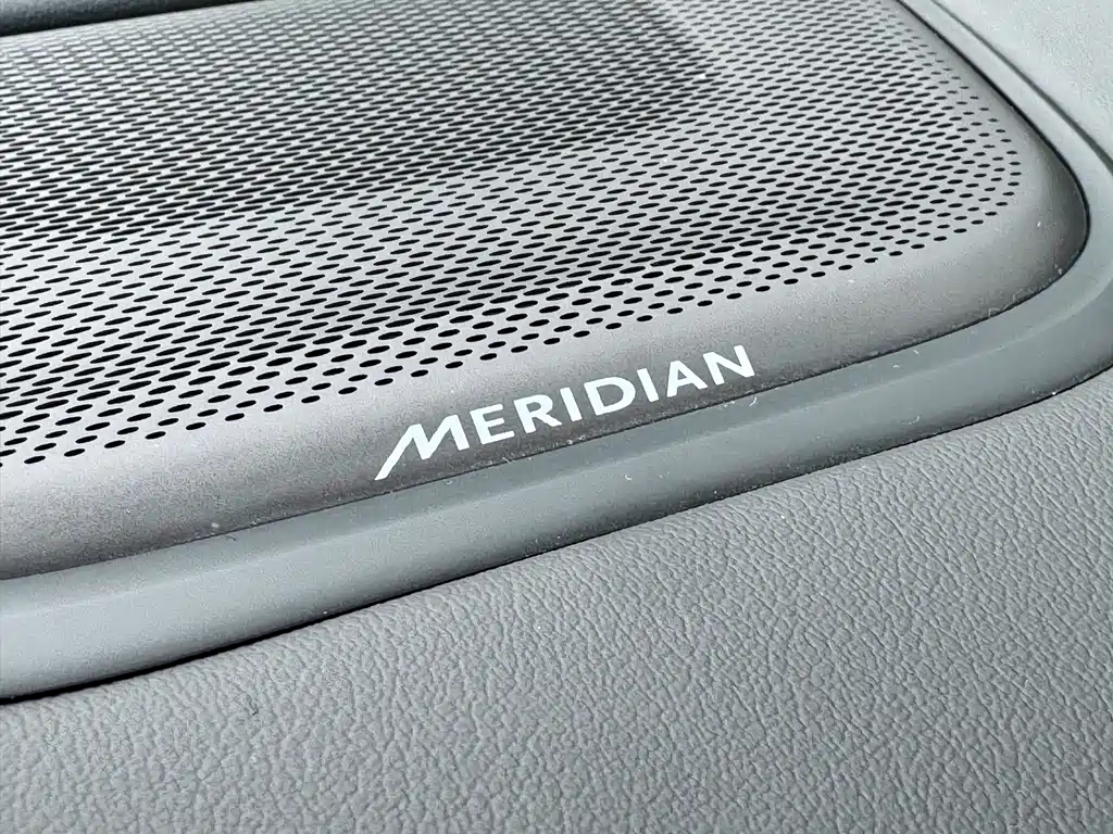 Jaguar XFL 2024 — фото 10