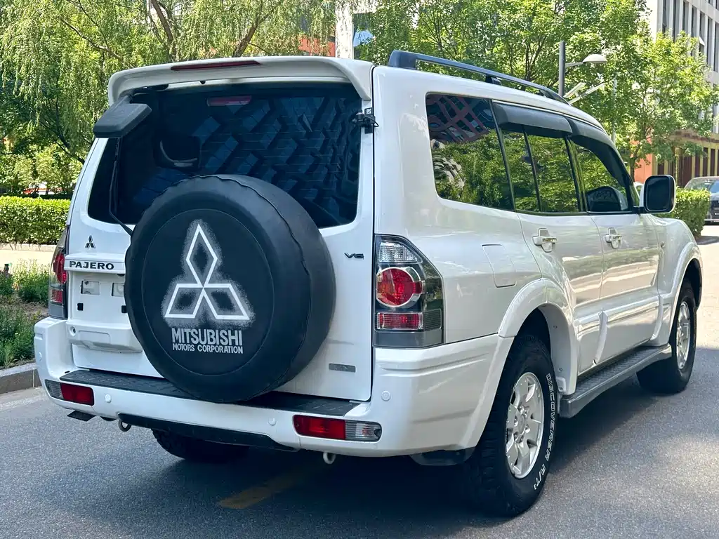 Mitsubishi Pajero 2012