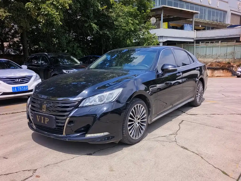 Toyota Crown 2018 — фото 1