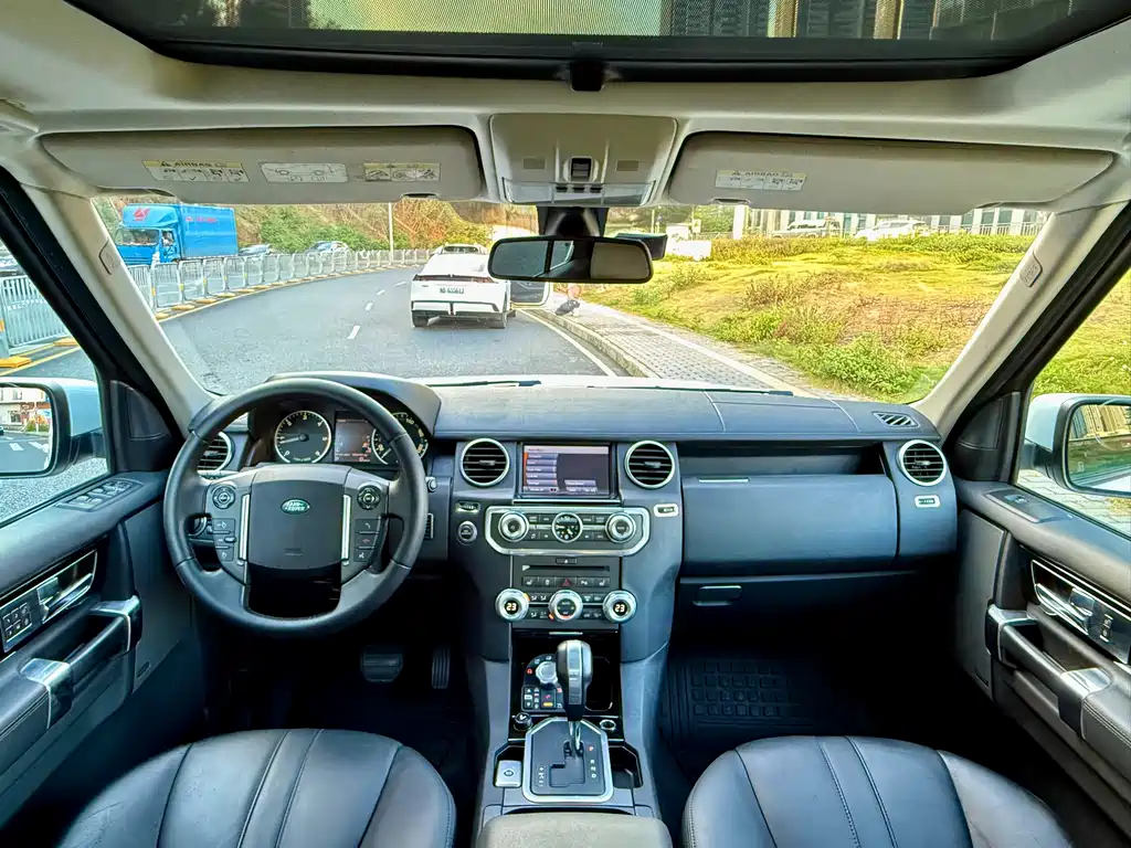 Land Rover Discovery 2011 — фото 9