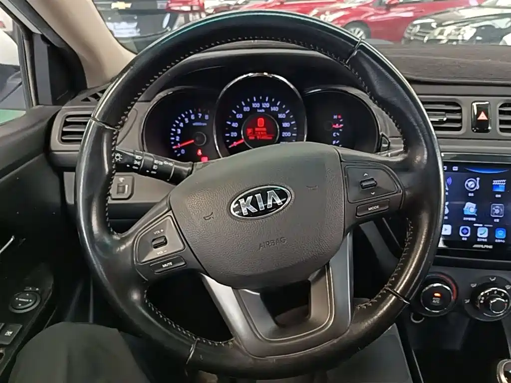 Kia K2 2014 — фото 11