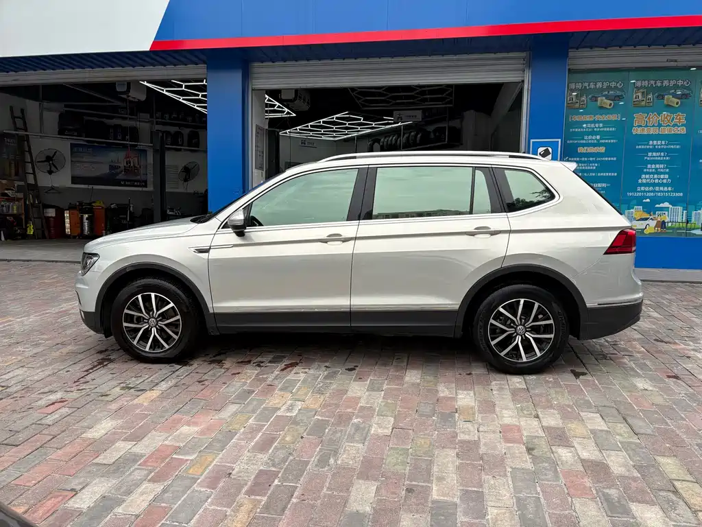 Volkswagen Tiguan L 2017 — фото 10