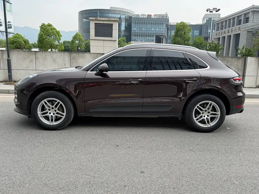 Porsche Macan 2021 — фото 15