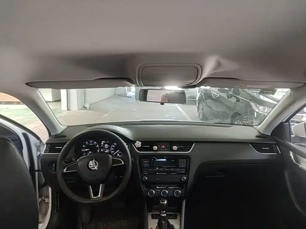 Skoda Octavia 2016 — фото 18