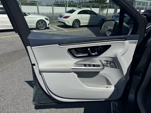 Mercedes-Benz EQE SUV 2024