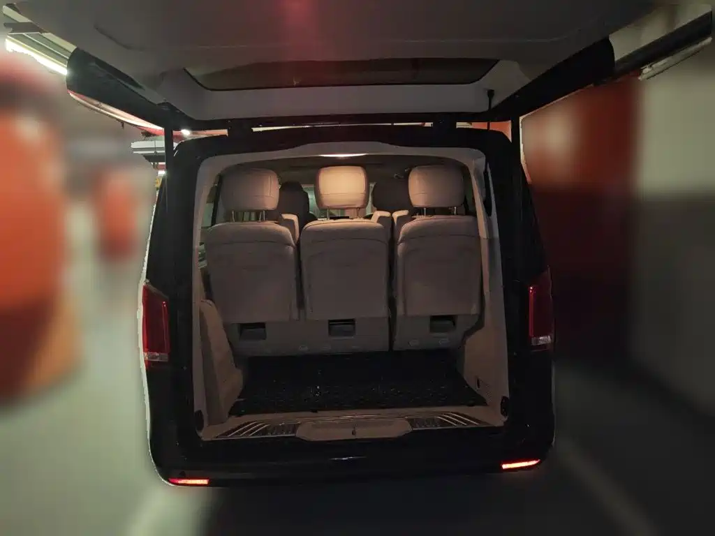 Mercedes-Benz V-Class 2018 — фото 10