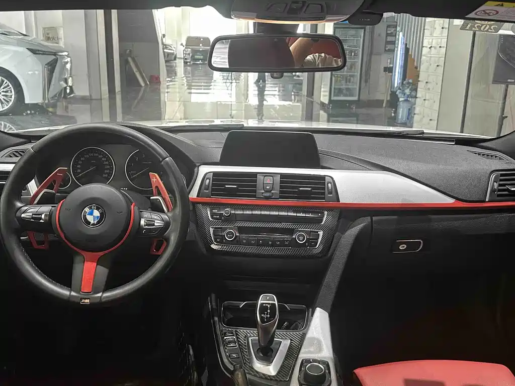 BMW 3 Series 2019 — фото 11