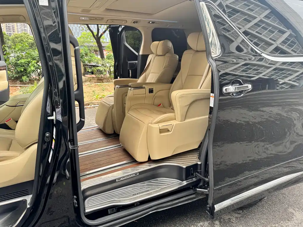 Toyota Alphard 2020 — фото 6