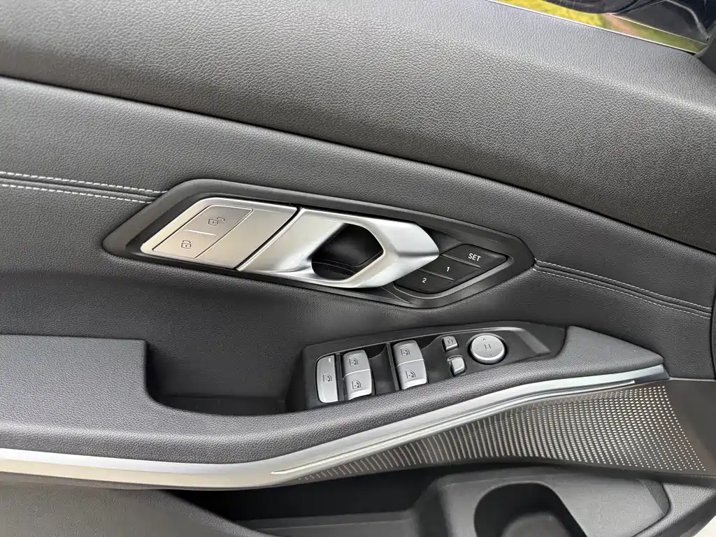BMW 3 Series 2019 — фото 18