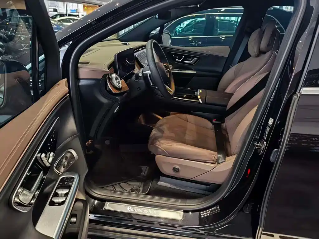 Mercedes-Benz EQE SUV 2025 — фото 7