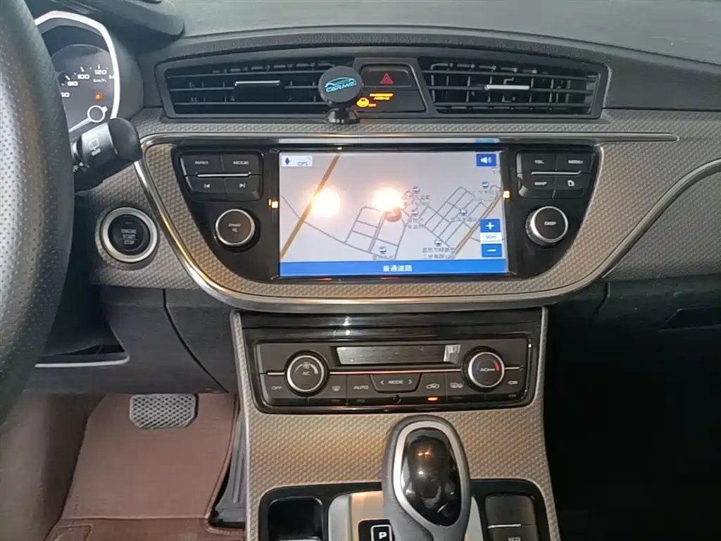 Geely Emgrand GS 2018 — фото 12