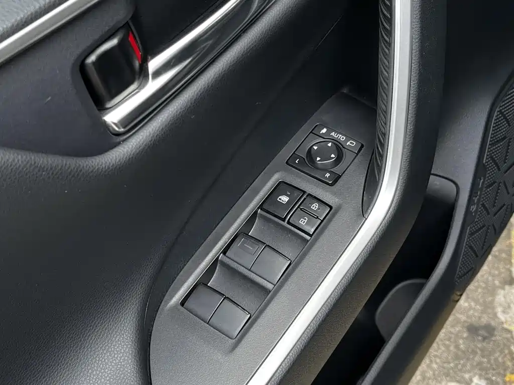 Toyota RAV4 2022 — фото 14