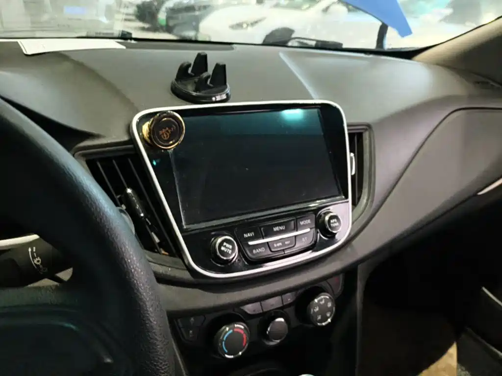 Chevrolet Cavalier 2017 — фото 13