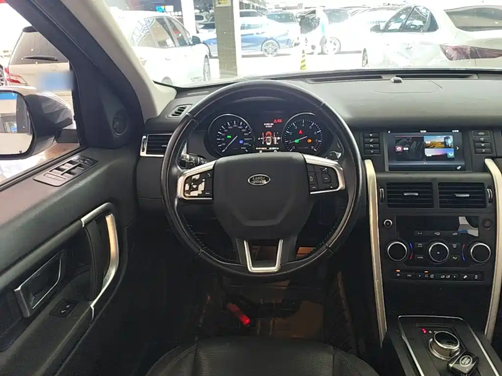 Land Rover Discovery Sport 2017 — фото 11