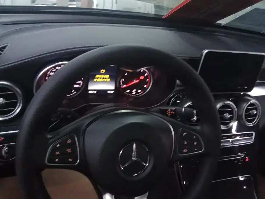 Mercedes-Benz GLC 2018 — фото 13