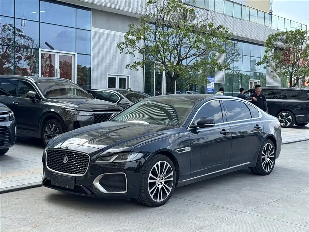 Jaguar XFL 2024 — фото 1