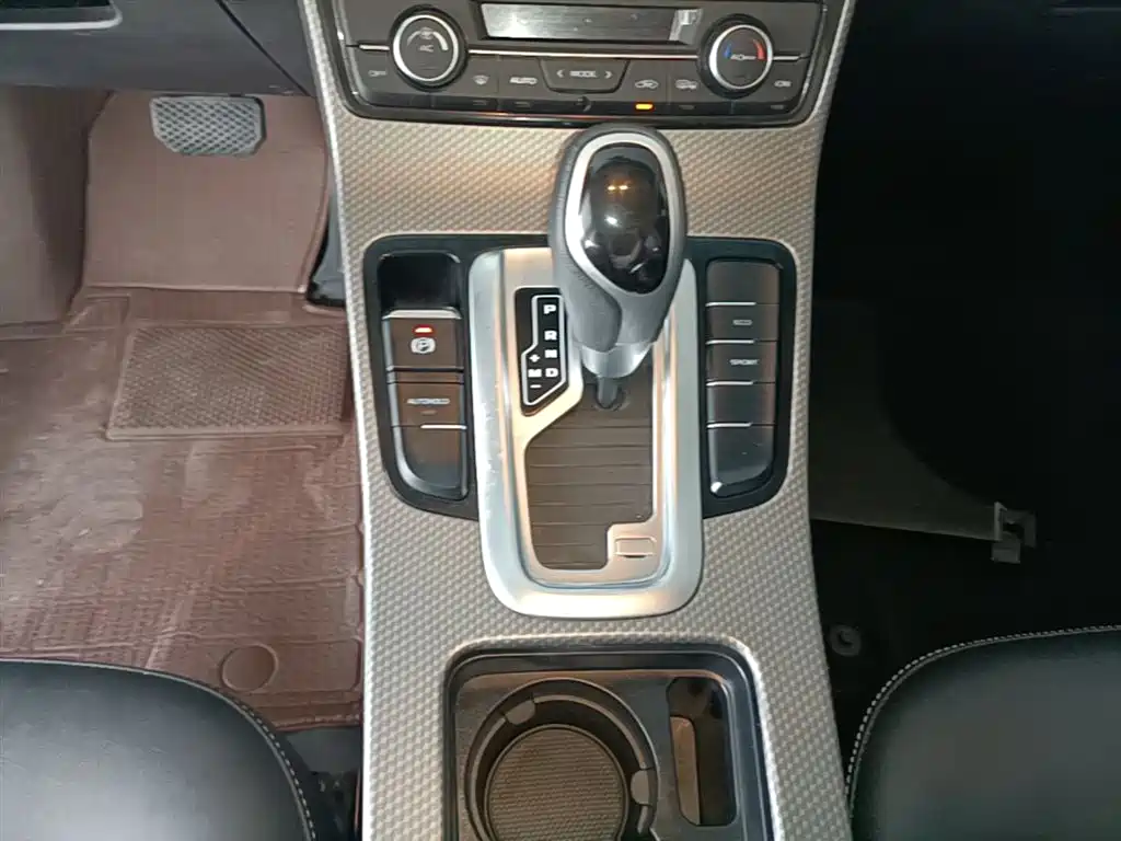 Geely Emgrand GS 2018 — фото 13